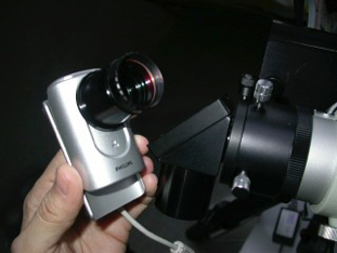 Der IR-Filter vom Baader wird am Webcam-Adapter zugeschraubt.jpg